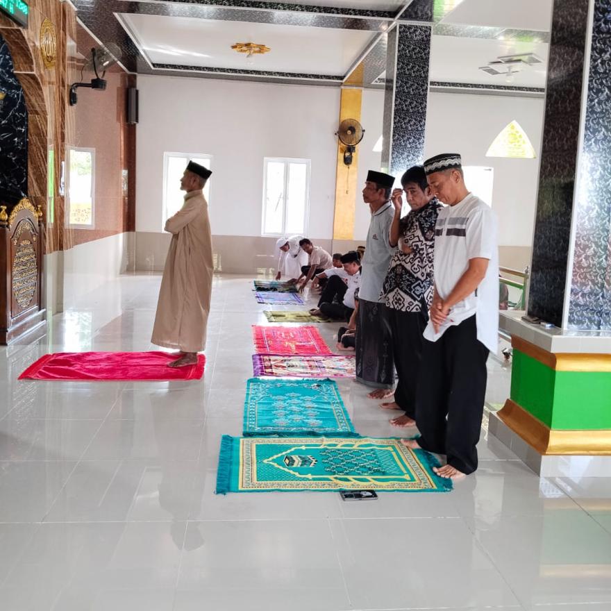 Pemdes Mario Gelar Sholat Dhuha Berjamaah Bersama Masyarakat