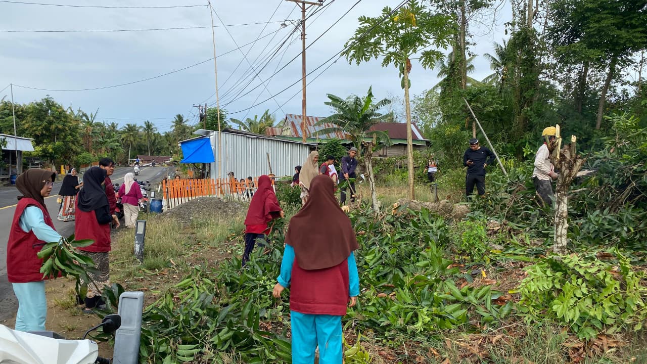 Pemerintah Desa Mario Gelar Jumat Bersih Dukung Gerakan Nasional Indonesia ASRI